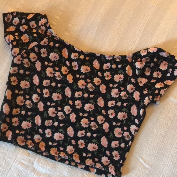 Ladies Forever 21 Black Floral Crop Top - Picture 3 of 5